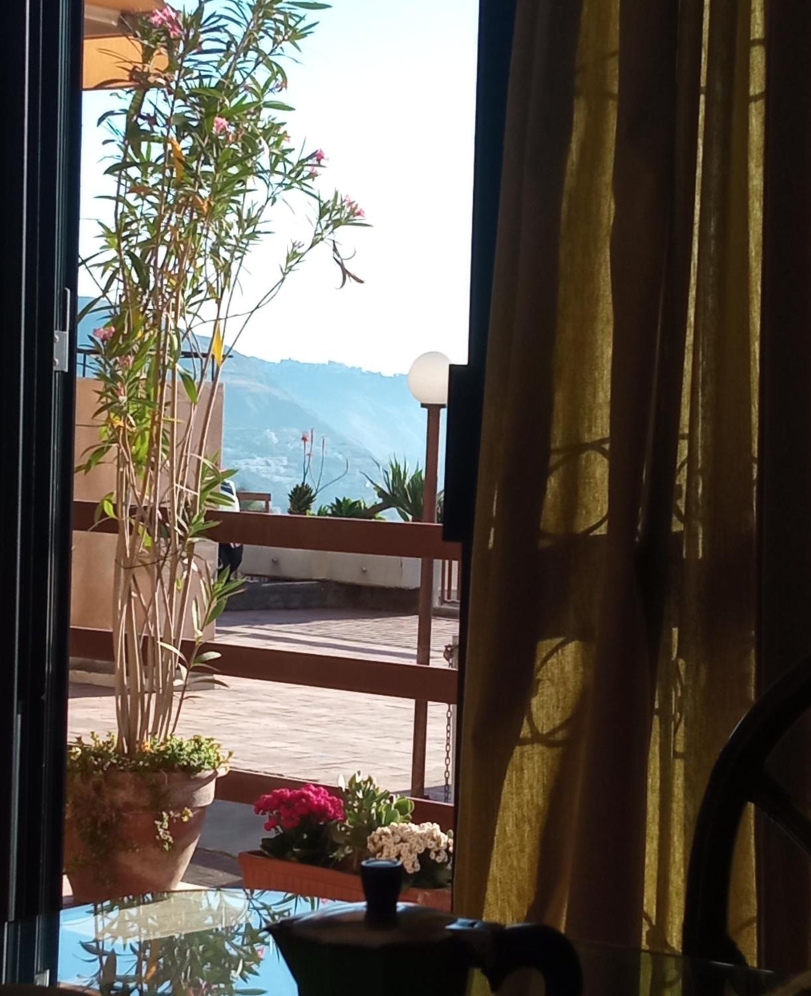 Mara'S House, 10 Minuti A Piedi Dal Centro, Parcheggio Privato Taormina Ngoại thất bức ảnh