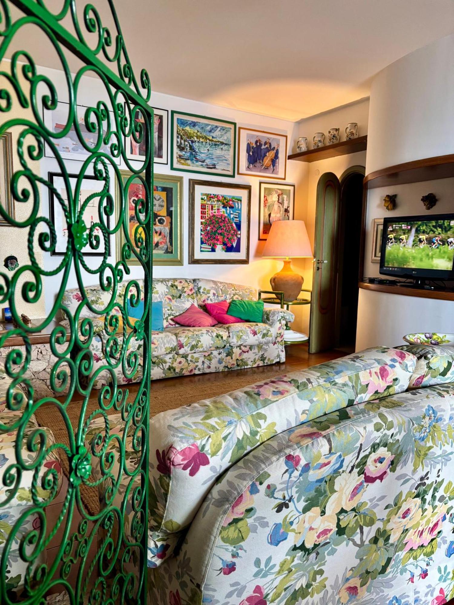 Mara'S House, 10 Minuti A Piedi Dal Centro, Parcheggio Privato Taormina Ngoại thất bức ảnh
